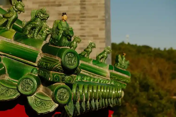 屋檐绿色琉璃瓦