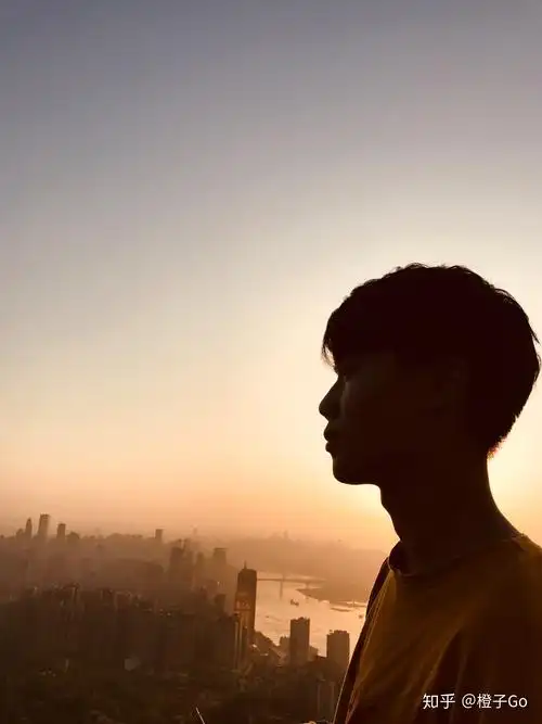 一直头发比较长的男生突然剪一个寸头是怎样的体验