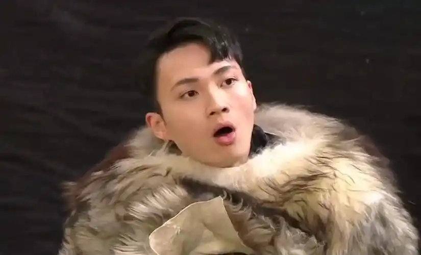 因在戏中扮演的"金城安"过于出彩且颇受观众认可,24岁的周嘉洛年纪