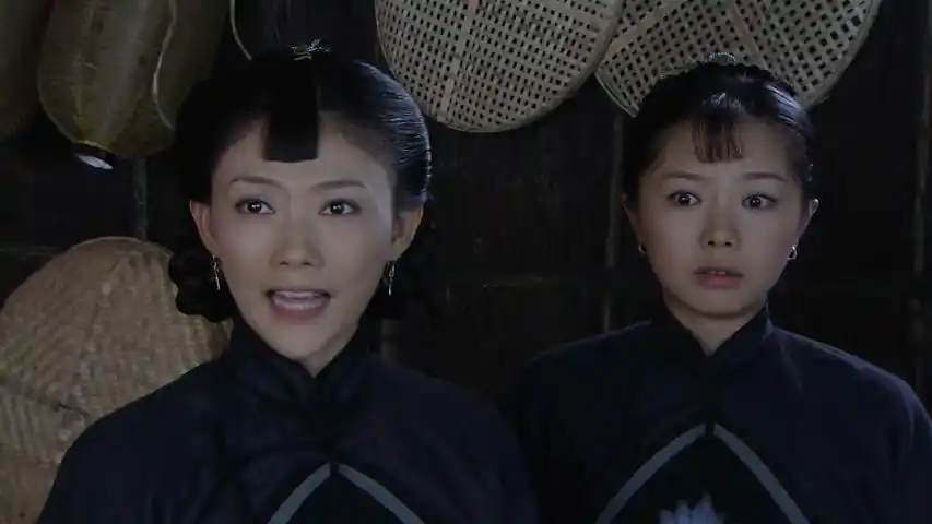 《围屋里的桃花》土匪头来要媳妇,姑娘说话反差太大,吓坏众人