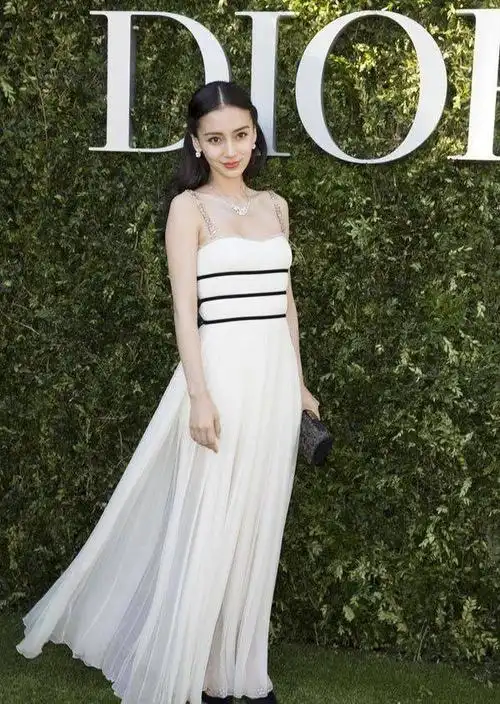 章子怡一身职业装,更显职业潮流女性魅力.