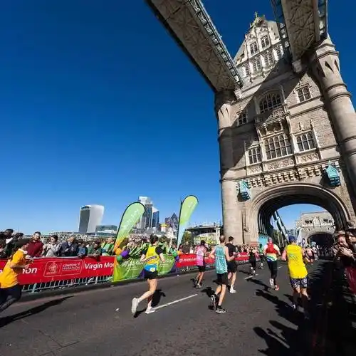 2021伦敦马拉松今日开跑男子冠军2小时04分01秒女子世界纪录保持者无