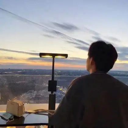 男头像背影超清帅气,好看的男生看风景背影帅气头像图片_男生头像