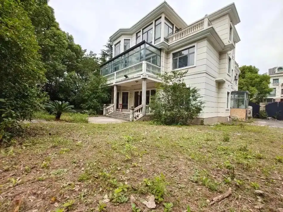 河滨香景园独栋别墅,面积502平,利用空间大,超大花园,实体性强,紧靠