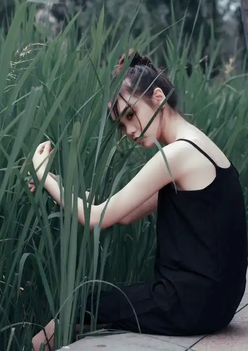 清纯丸子头少女肌肤白皙迷人写真第5页