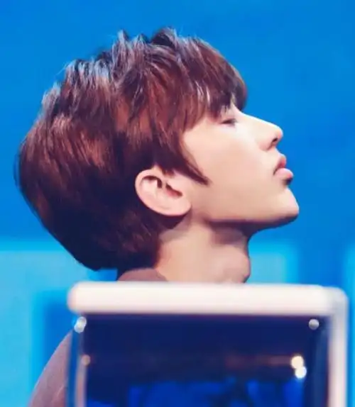 蔡徐坤的侧脸禁欲陈立农的侧脸高冷范丞丞的侧脸检验颜值