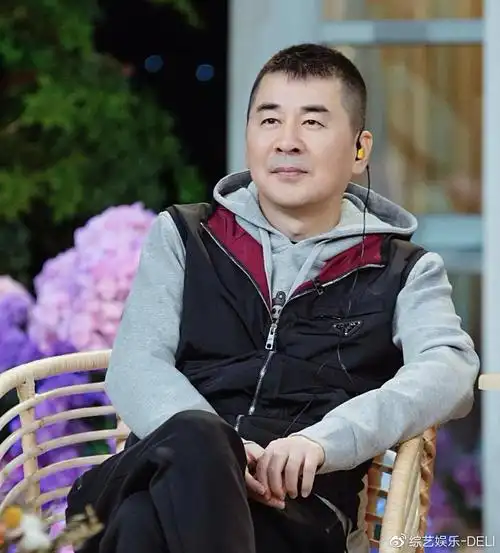 蒋勤勤大聊和陈建斌私密事张翰尴尬到猛喝水已婚女星真开放