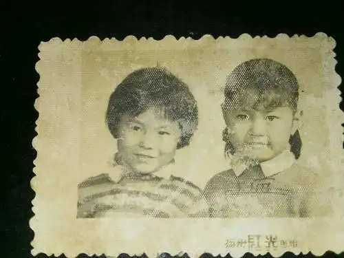 当我看到小时候的老照片,叹惜时间过的太快.一眨眼四十年过去了.