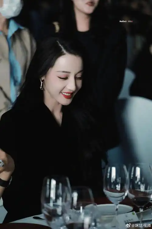 咪咕星鲜事##迪丽热巴异瞳##迪丽热巴孔雀半开屏