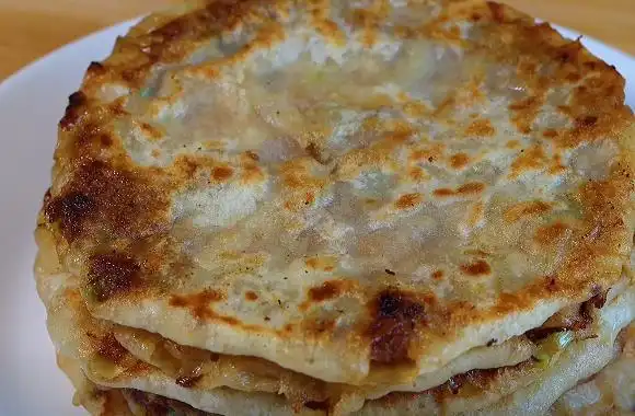 肉饼这么做,家里隔三岔五就要吃,皮薄馅大,鲜嫩多汁实在太香了