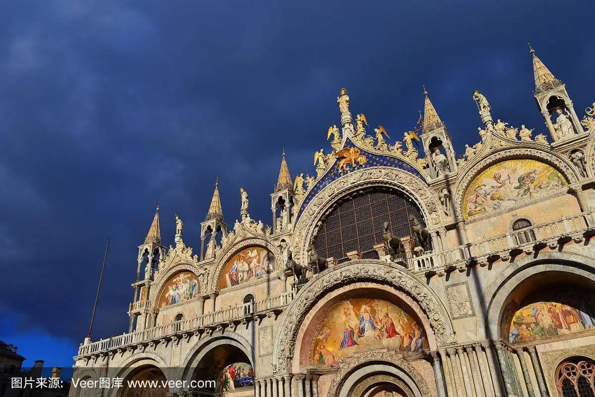 圣马可大教堂美丽的拜占庭风格和哥特式立面