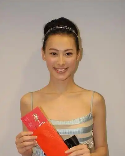 "叛逆女星"梁洛施:隐藏了12年的身世曝光,与李泽楷的