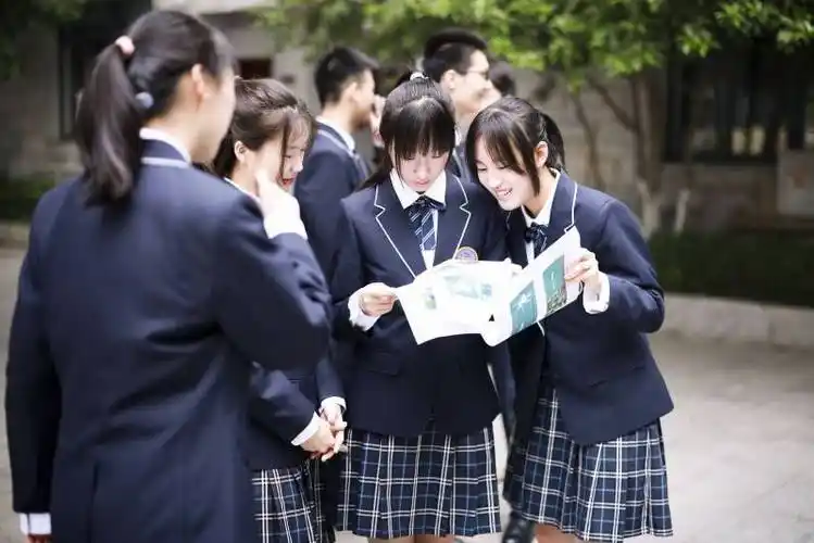 中国质量报报道让校服成为行走的美育符号