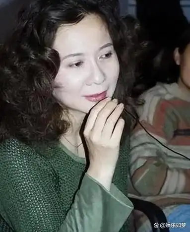 原来他就是蔡明的儿子37岁的他是蔡明的骄傲亦是困扰她的心病