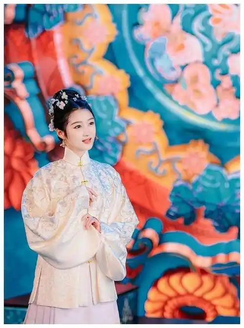 看春晚关晓彤,直观体会!_整体_设计