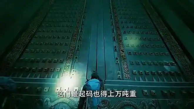 青铜门最先出现在《云顶天宫》当中,长白山的雪山中藏有一个神秘的