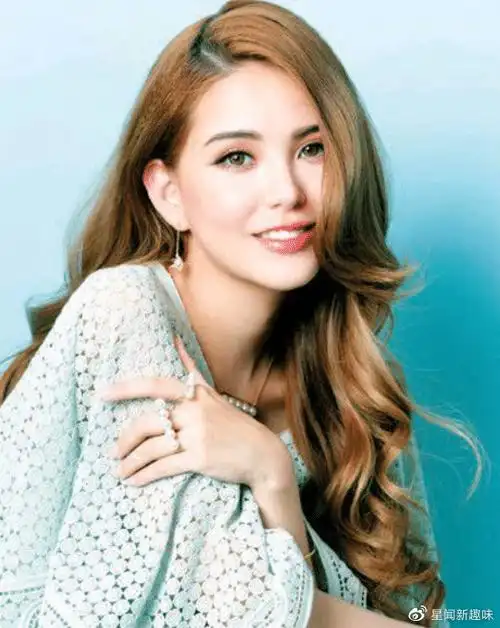 昆凌17岁就被周杰伦追到手了,她的旧照曝光后,难怪周杰伦急不可耐