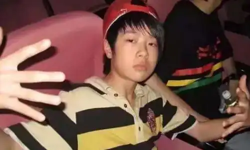 王一博晒童年照王一博童年照曝光长什么样看完照片网友直呼实在太可爱