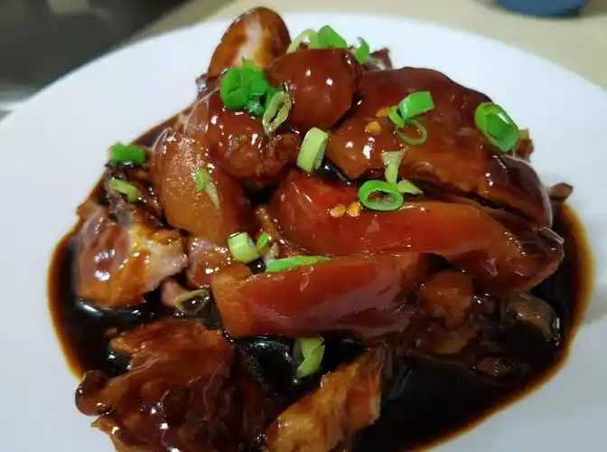 炖猪肘 步骤简单 入口即化 肉香汁浓 美味可口