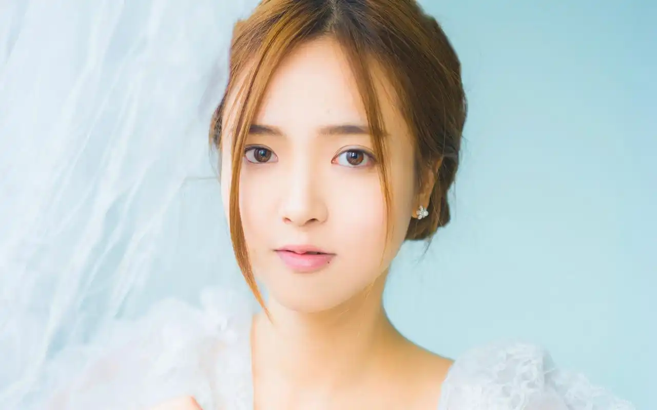 清新性感美女白裙居家唯美写真图片壁纸