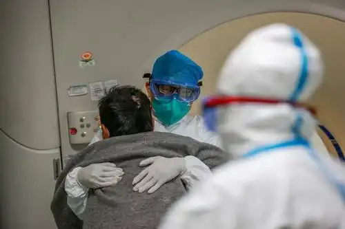 疫情留影致敬无私奉献英勇奋战的医务人员