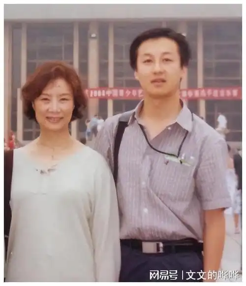 老戏骨吕中丈夫病逝8年多儿媳妇何琳让她在悲痛中坚强