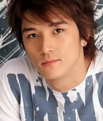 胡歌,邱泽,炎亚纶是当红的偶像明星,不仅拥有帅气的外表,演技也十分的