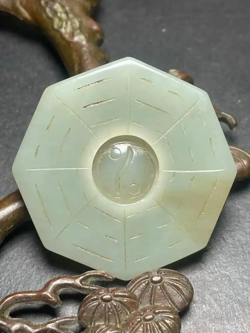 和田玉山料明清玉佩 太极八卦,神通广大,祛灾避祸.转心雕刻, - 抖音