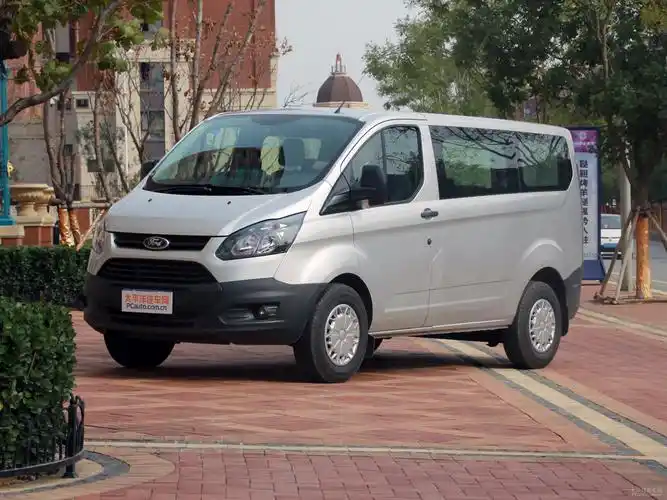 2017款 2.0t 柴油短轴低顶多功能车 国Ⅴ