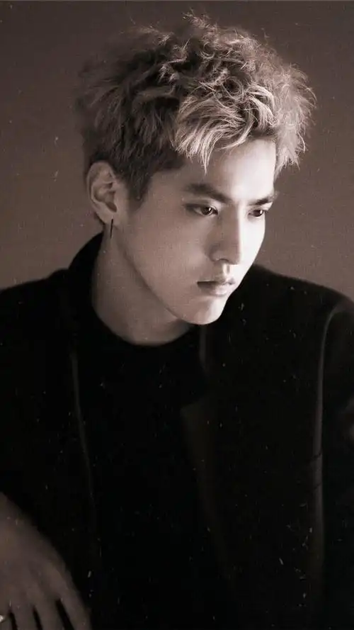 吴亦凡时尚芭莎壁纸男神