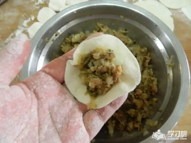 东北酸菜饺子的做法步骤9