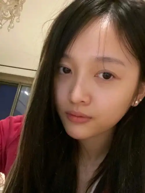 素颜女神 吴宣仪 可甜可盐的五官