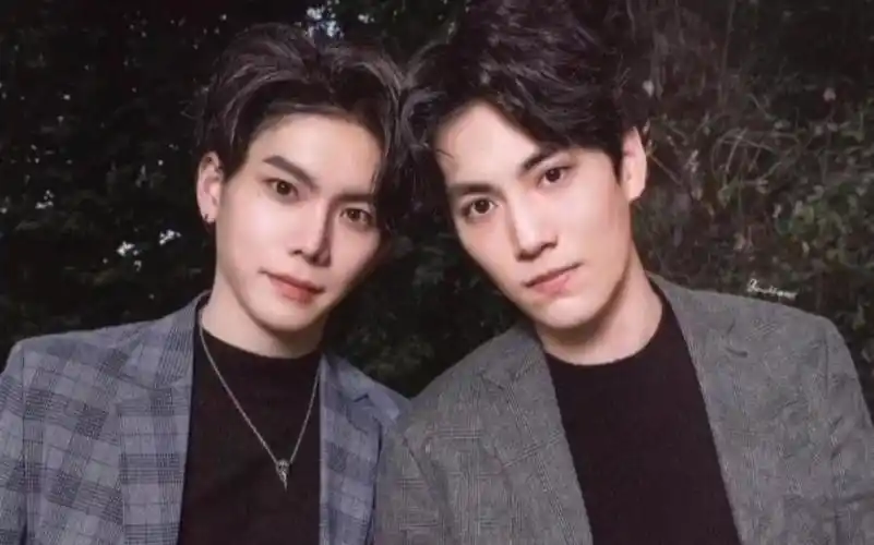 林子闳杨宇腾他们两个只要是握手必然是十指紧扣只要是拥抱必然是用力