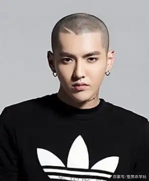 差点没认出,吴亦凡成功瘦回当初模样,奶气"锅盖头"发型超抢镜