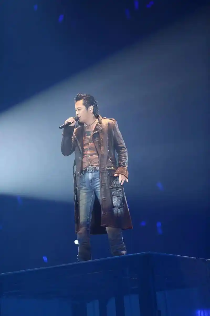 王杰 发一组阿杰帅照,晚安啦98! #人物故事 #音乐 - 抖音