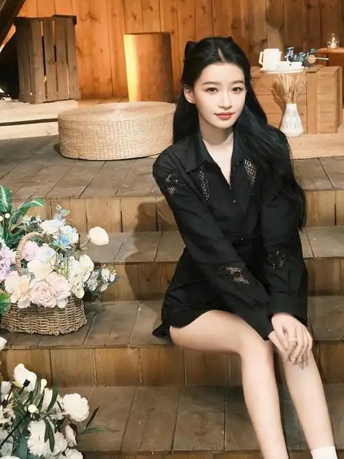 小时候孙怡对电子琴和钢琴有着浓厚的兴趣,之后更是考取了等级证.