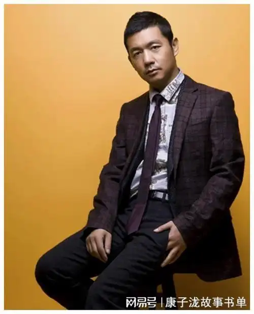 演员邢佳栋:因打架被北电开除,出道至今零绯闻,妻子身份成谜|段奕宏