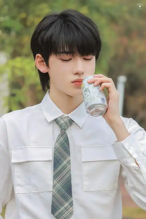 时代少年团宋亚轩岁岁常欢愉万事皆胜意永远年轻永远热泪盈眶