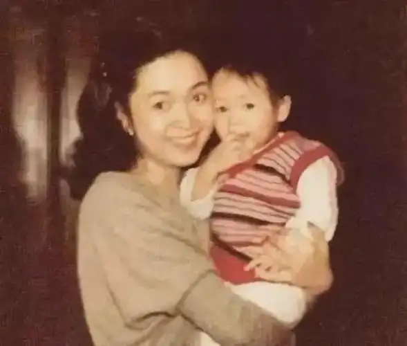 豪门情妇林月云:s级绿茶,得到两大富豪的心和钱,生女侯佩岑