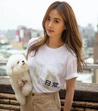 蔡依林近期活动照片(戴公仔发夹卖萌少女感爆棚) - 美文分享 - 云科网