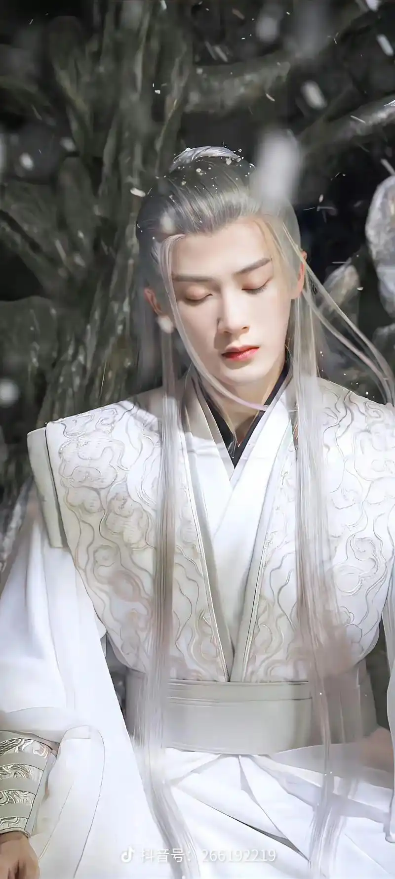 相柳 #绝美 #檀健次长相思红衣白发造型图家人们谁懂啊!  - 抖音