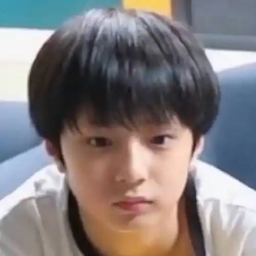 区别就是长了喉结而已啊  #刘耀文小时候和现在长得一样