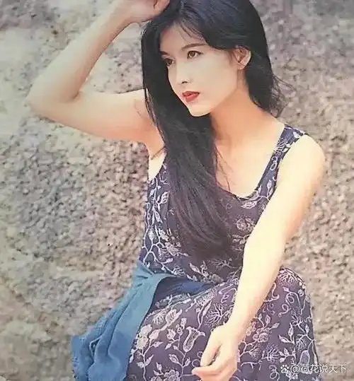 周慧敏,1967年11月10日出生于中国香港,祖籍广东省中山市,中国香港女