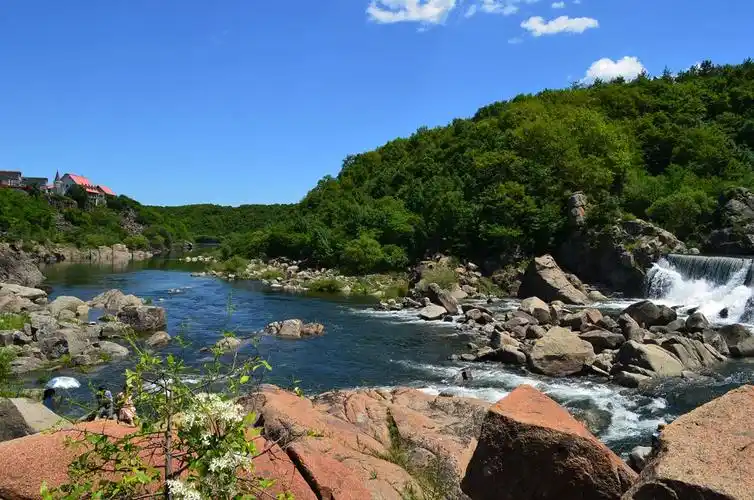 2019年11月26号出生的男孩怎么起名字五行属什么