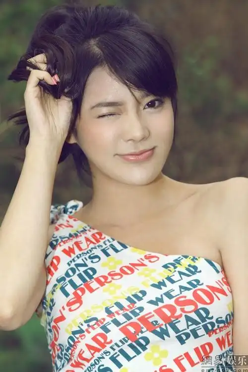 张璇夏日写真(图)