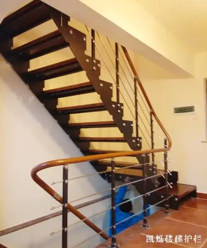 楼梯室内钢木双梁楼梯扶手围栏定制钢木整体楼梯
