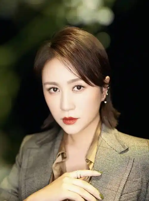 演员马丽:国家一级演员,被丈夫宠爱31年,戏红人不红也幸福_母亲_妻子_