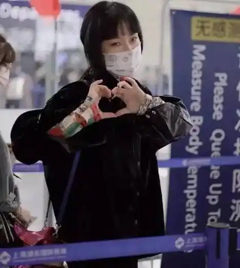 李斯丹妮_万茜_机场