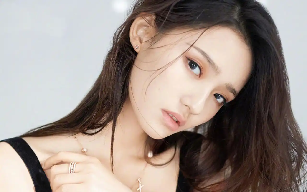 林允性感迷人写真图片高清壁纸