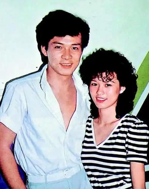 回顾痴情的黄日华:妻子59岁去世两人相爱40年,发誓终生不会再娶